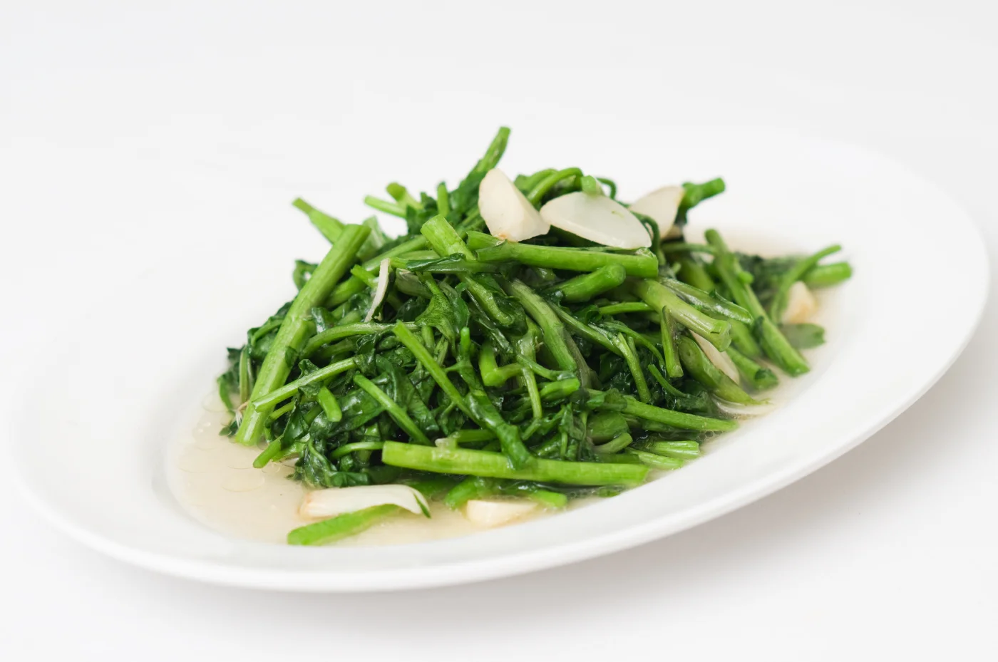 ผักน้ำผัดน้ำมันหอย-STIR-FRIED-WATER-CRESS-IN-OYSTER-SAUCE.webp