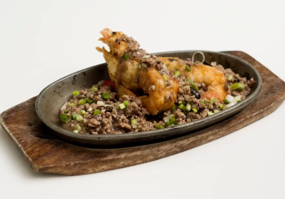 กุ้งอบหนำเลี๊ยบหมูสับ-BAKED-RIVER-PRAWNS-WITH-SALTED-CHINESE-OLIVE.webp