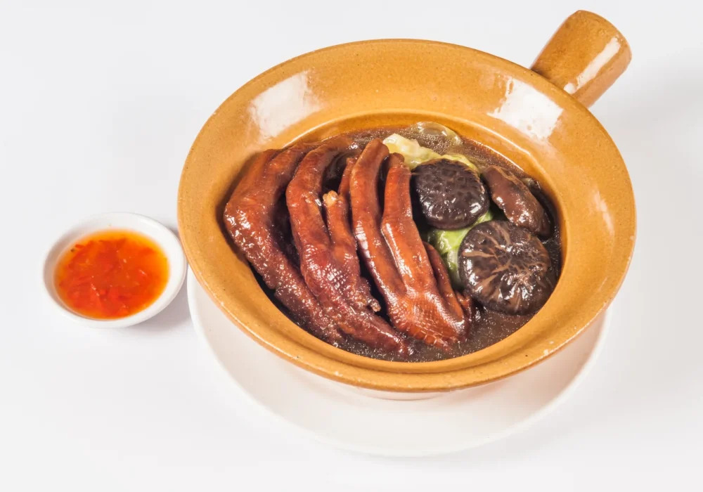 ขาห่านน้ำแดง STEAMED GOOSE WEBS IN BROWN SAUCE