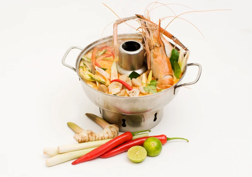 ต้มยำกุ้งแม่น้ำ-TOM-YUM-THAI-HOT-AND-SOUR-SOUP-WITH-RIVER-PRAWN.webp