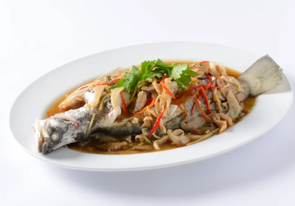 ปลากะพงน้ำแดง-STEAMED-SEA-BASS-IN-BROWN-SAUCE.webp