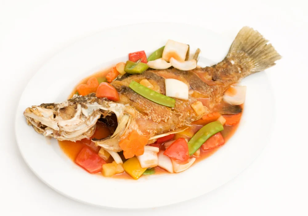 ปลากะพงเปรี้ยวหวาน-SEA-BASS-TOPPED-WITH-SWEETSOUR-SAUCE.webp