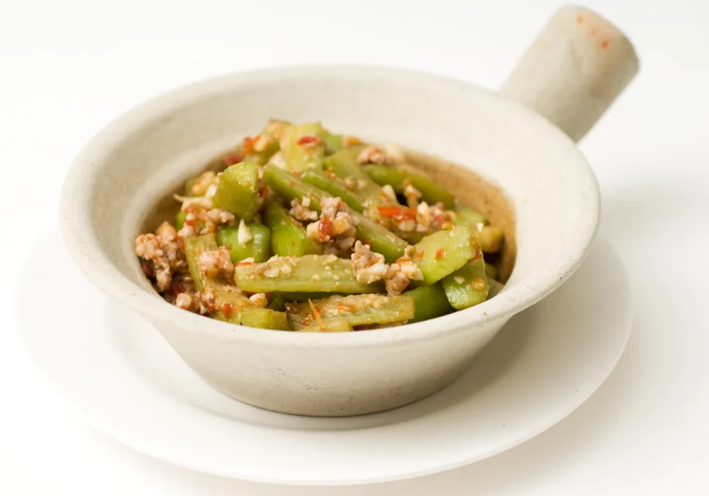 มะเขือปลาเค็มหม้อดิน STIR FRIED EGGPLANT WITH SALTY FISH