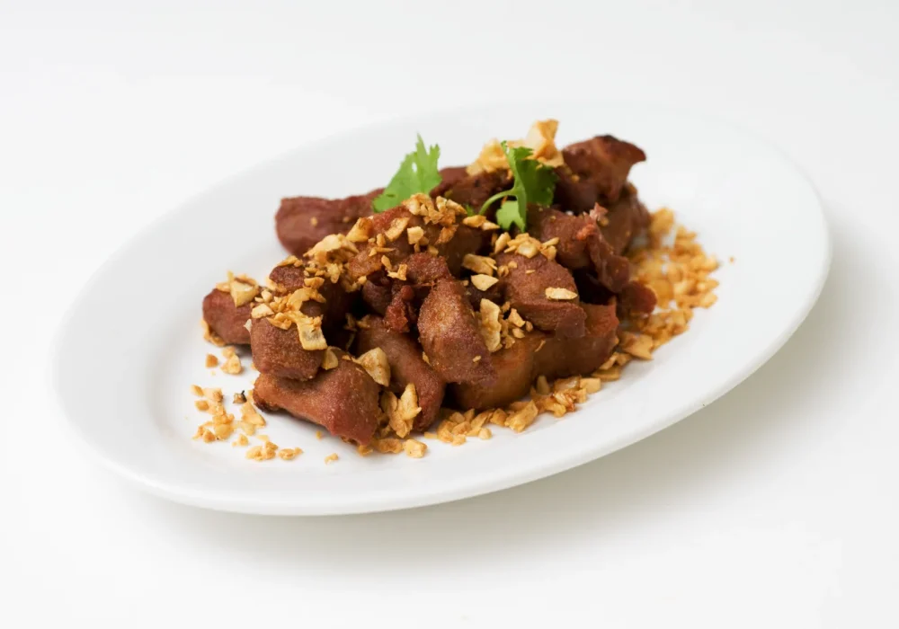 เนื้อเป็ดทอดกระเทียม DEEP FRIED DUCK WITH GARLIC