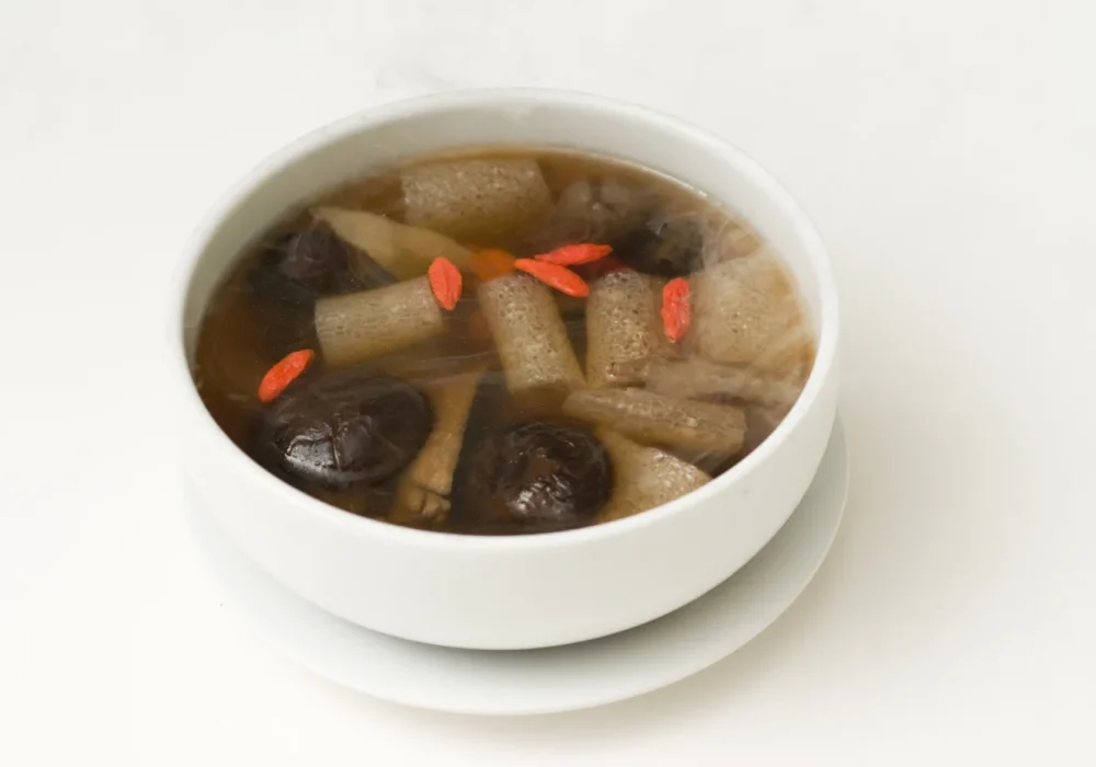 เห็ดหอมตุ๋นเม็ดเก๋ากี๊ BLACK MUSHROOM SOUP WITH CHINESE HERB