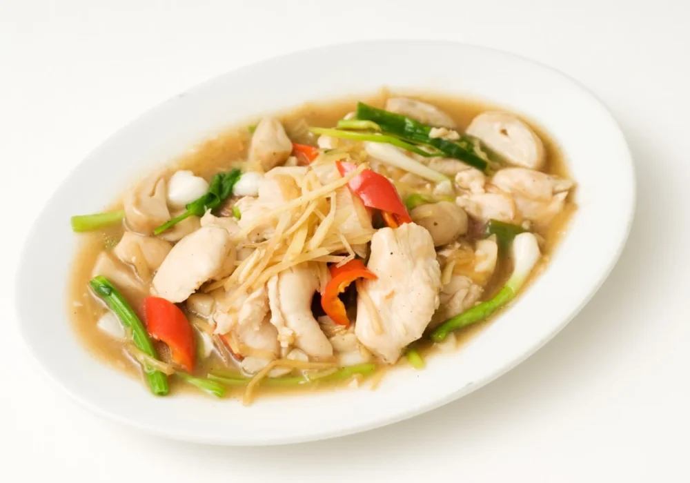 ไก่ผัดขิง-STIR-FRIED-CHICKEN-WITH-GINGER.webp